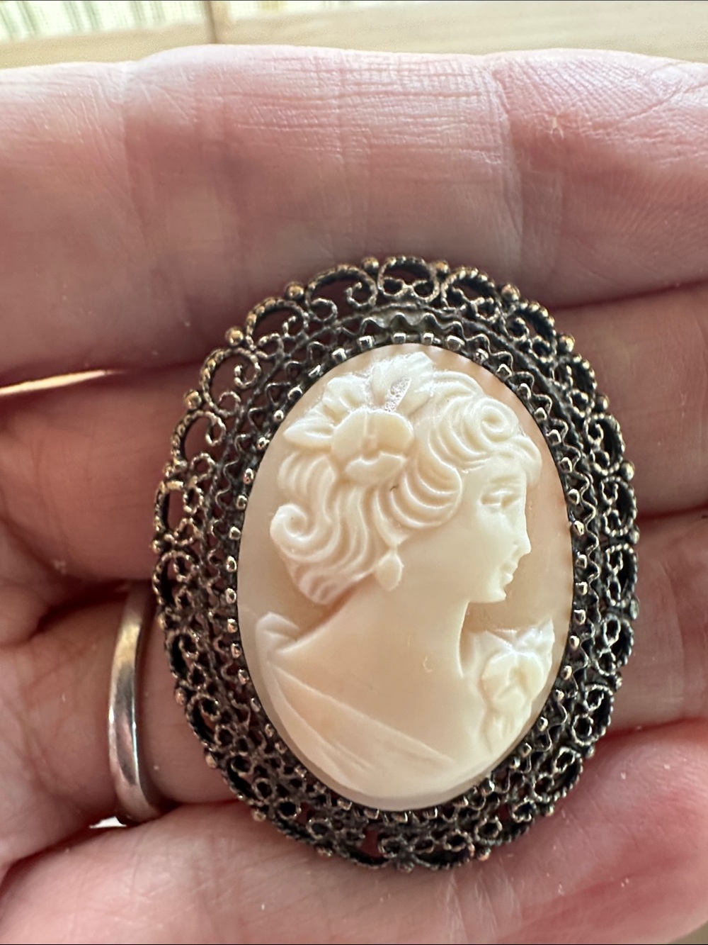 Vintage-Karen Lynne Carved Cameo Pendant signed Sterling KL